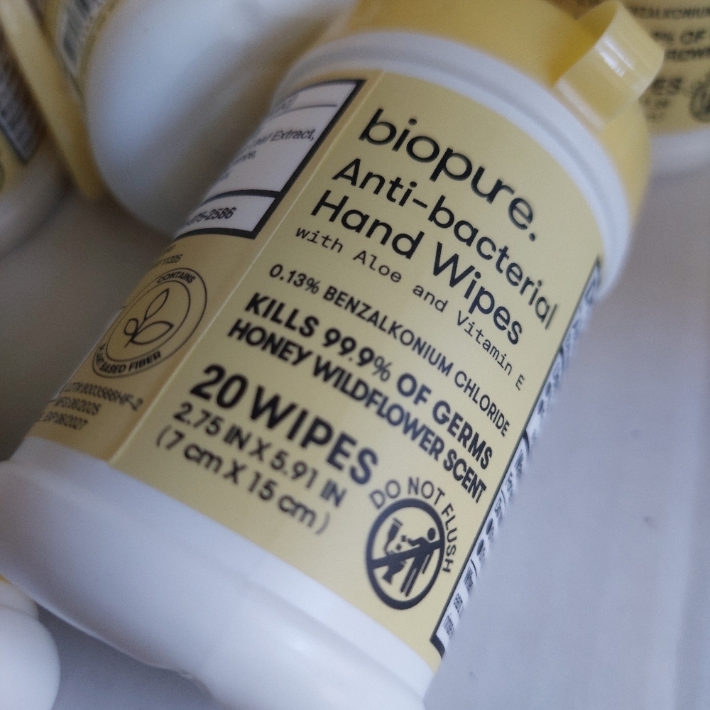 Lot Of 6 Biopure Anti-Bacterial Hand Wipes TRAVEL SIZE w/ Clip Viral Find - Picture 5 of 5